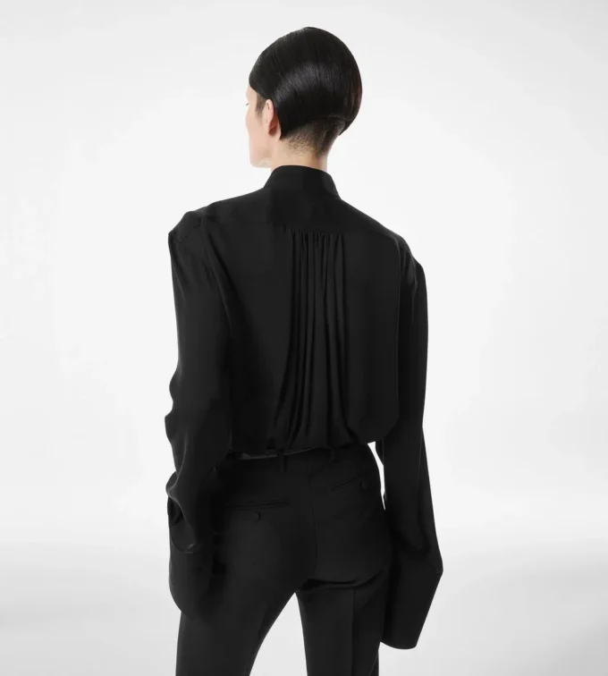 Langärmelige Bluse aus gewaschener Seidengeorgette Langärmelige Bluse aus gewaschener Seidengeorgette