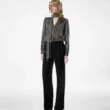 Langärmelige Seidenbluse mit V-Ausschnitt und Lavallière Langärmelige Seidenbluse mit V-Ausschnitt und Lavallière