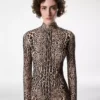 Langärmeliges Abendkleid mit Stehkragen Langärmeliges Abendkleid mit Stehkragen