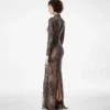 Langärmeliges Abendkleid mit Stehkragen Langärmeliges Abendkleid mit Stehkragen