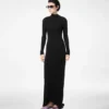 Langärmeliges asymmetrisches Abendkleid mit gedrehtem Rücken Langärmeliges asymmetrisches Abendkleid mit gedrehtem Rücken