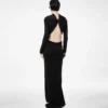 Langärmeliges asymmetrisches Abendkleid mit gedrehtem Rücken Langärmeliges asymmetrisches Abendkleid mit gedrehtem Rücken