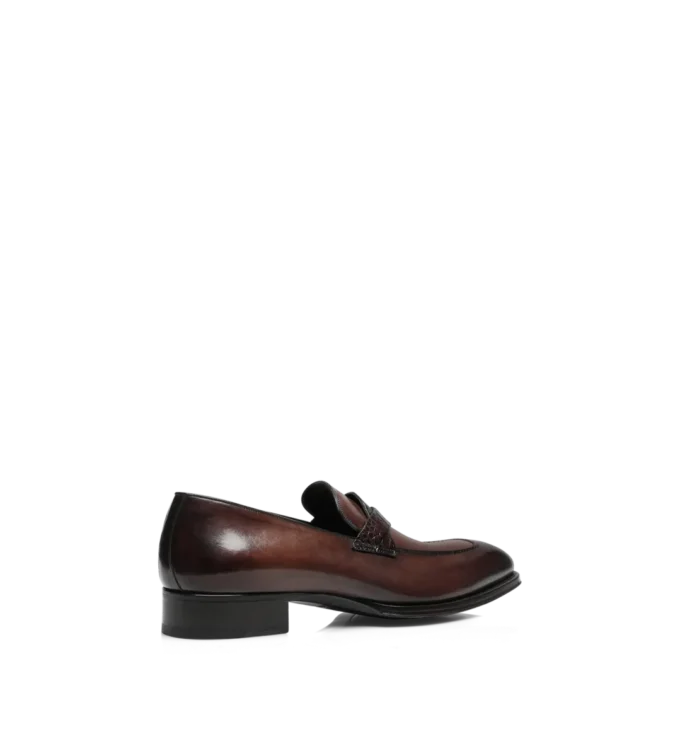 Loafer aus poliertem Leder und Alligatorleder mit gedrehtem Band Loafer aus poliertem Leder und Alligatorleder mit gedrehtem Band