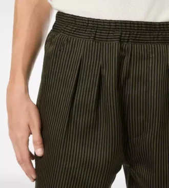 Lounge-Hose aus Baumwolle und Seide mit Bengalstreifen und Falten