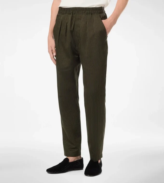 Lounge-Hose aus Baumwolle und Seide mit Bengalstreifen und Falten
