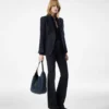 Maßgeschneiderte Denim-Hose mit ausgestelltem Bein