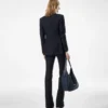 Maßgeschneiderte Denim-Hose mit ausgestelltem Bein