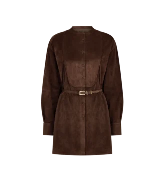 Mini-Hemdkleid aus vollnarbigem Lammwildleder mit Gürtel und Plastron