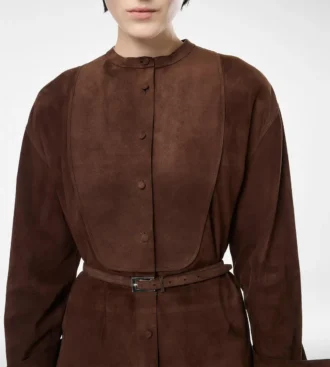Mini-Hemdkleid aus vollnarbigem Lammwildleder mit Gürtel und Plastron