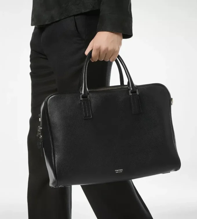 Minimalistische Aktentasche aus genarbtem Leder Minimalistische Aktentasche aus genarbtem Leder