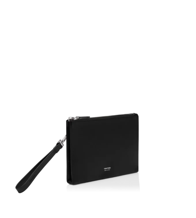 Minimalistische, schmale Tasche aus genarbtem Leder mit Handgelenkband