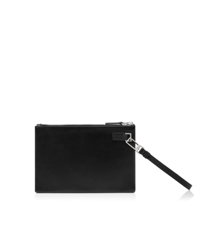 Minimalistische, schmale Tasche aus genarbtem Leder mit Handgelenkband