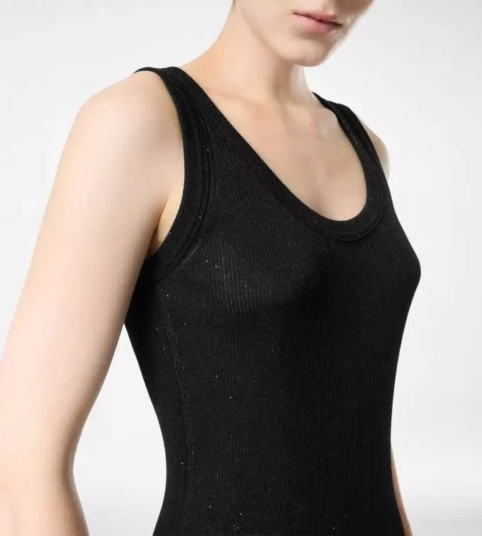 Mittellanges Tanktop-Kleid mit Mikro-Paillettenverzierung Mittellanges Tanktop-Kleid mit Mikro-Paillettenverzierung