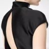 Playsuit aus doppelter Seide Duchesse mit Cut-Out Playsuit aus doppelter Seide Duchesse mit Cut-Out