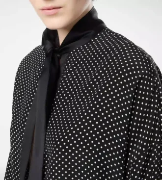 Polka Dot Seiden-Crêpe-de-Chine-Lavallière-Tunika-Oberteil mit Smoking-Details
