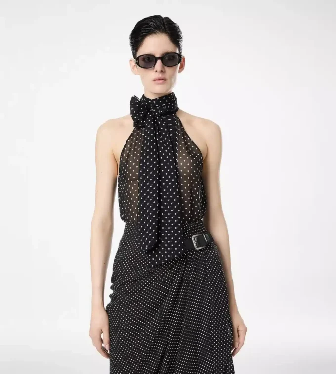 Polka Dot Silk Georgette Halterneck Lavalliere Top mit Plisse-Detail