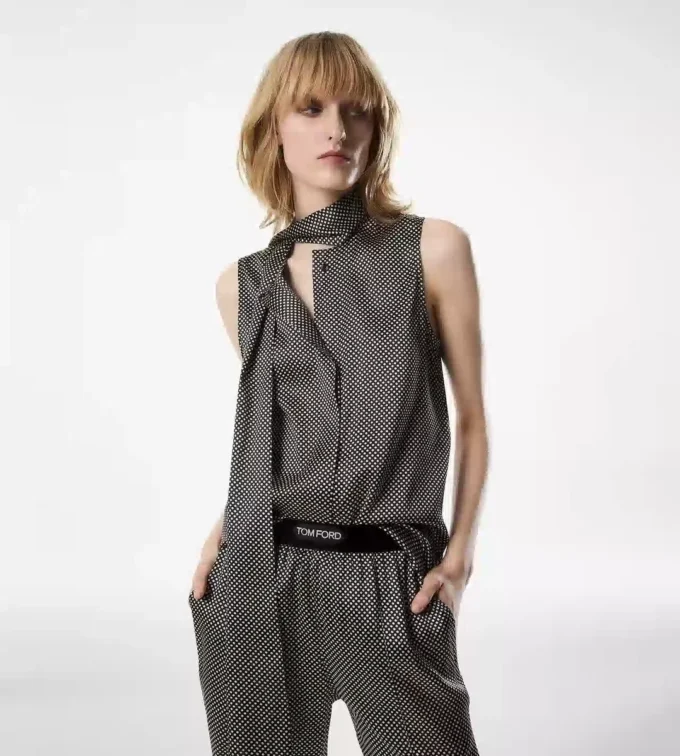 Ärmellose Lavalliere-Seidenbluse Ärmellose Lavalliere-Seidenbluse