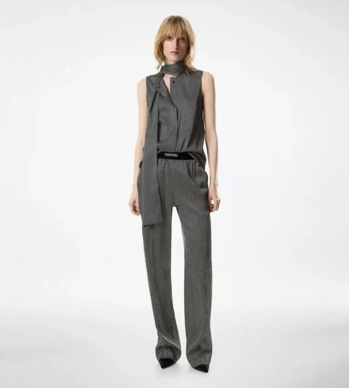 Ärmellose Lavalliere-Seidenbluse Ärmellose Lavalliere-Seidenbluse