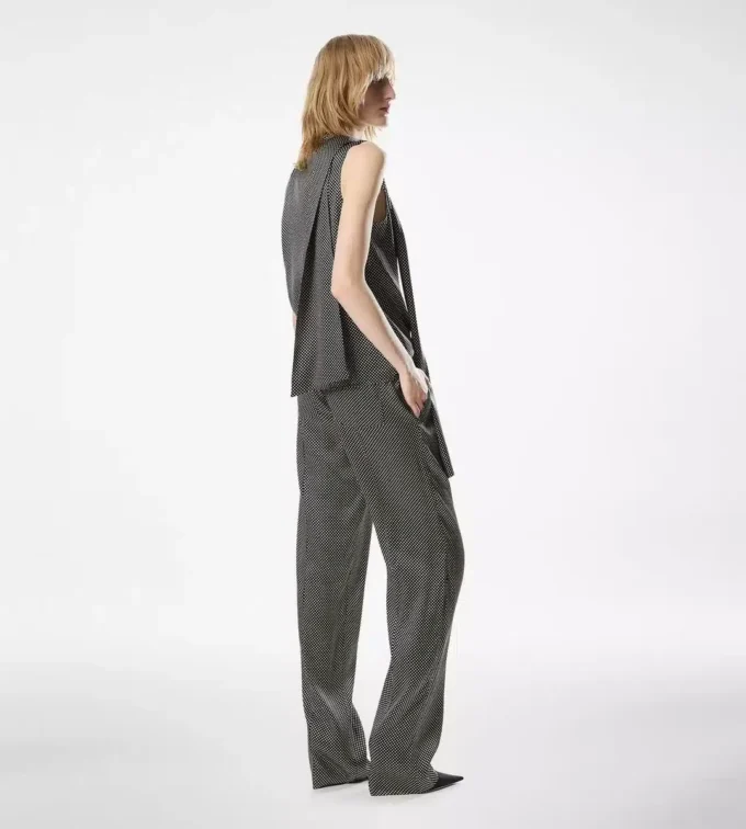 Ärmellose Lavalliere-Seidenbluse Ärmellose Lavalliere-Seidenbluse