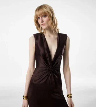 Ärmelloses Seiden-Abendkleid mit tiefem V-Ausschnitt und gedrehter Vorderseite