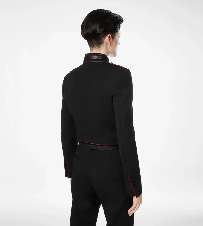 Schicke Offiziersjacke aus Wollgabardine mit Paspelierung Schicke Offiziersjacke aus Wollgabardine mit Paspelierung