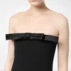 Schweres Cocktailkleid aus Crêpe Envers-Satin mit Schleifendetail Schweres Cocktailkleid aus Crêpe Envers-Satin mit Schleifendetail