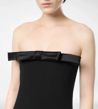 Schweres Cocktailkleid aus Crêpe Envers-Satin mit Schleifendetail