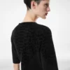 Seiden-Chenille-Kleid mit Python-Prägung und Rundhalsausschnitt Seiden-Chenille-Kleid mit Python-Prägung und Rundhalsausschnitt
