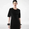 Seiden-Chenille-Kleid mit Python-Prägung und Rundhalsausschnitt Seiden-Chenille-Kleid mit Python-Prägung und Rundhalsausschnitt