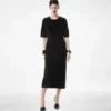 Seiden-Chenille-Kleid mit Python-Prägung und Rundhalsausschnitt Seiden-Chenille-Kleid mit Python-Prägung und Rundhalsausschnitt