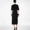 Seiden-Chenille-Kleid mit Python-Prägung und Rundhalsausschnitt Seiden-Chenille-Kleid mit Python-Prägung und Rundhalsausschnitt