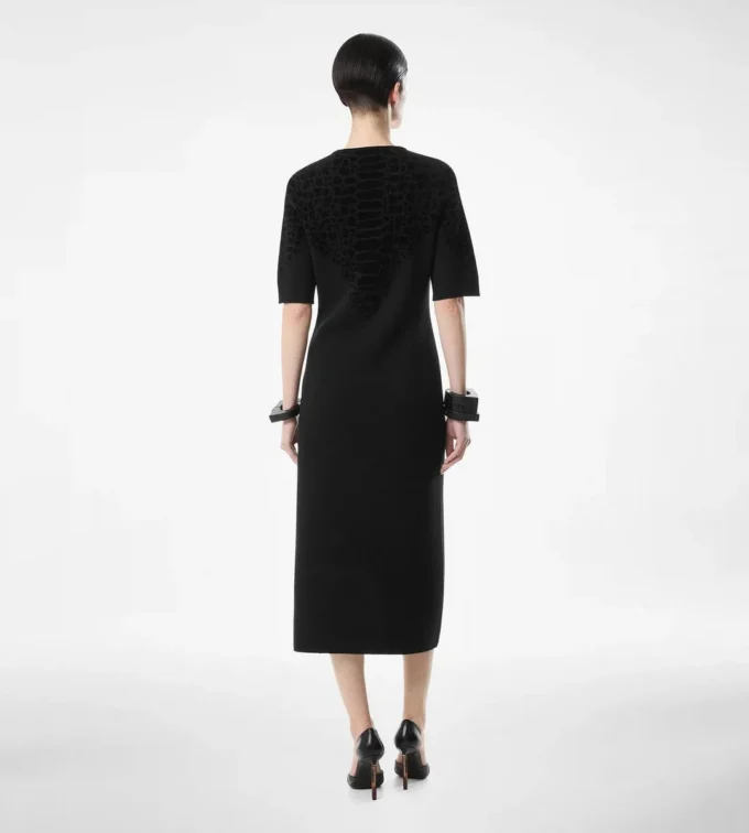 Seiden-Chenille-Kleid mit Python-Prägung und Rundhalsausschnitt Seiden-Chenille-Kleid mit Python-Prägung und Rundhalsausschnitt