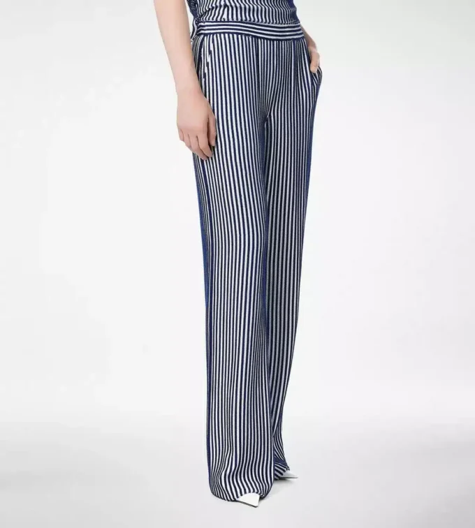 Seiden-Georgette-Hose mit Paillettenstickerei Seiden-Georgette-Hose mit Paillettenstickerei