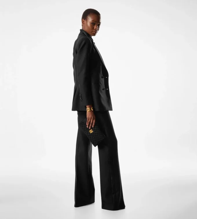 Seidenmischung-Twill-Smokinghose mit Bootcut-Schnitt Seidenmischung-Twill-Smokinghose mit Bootcut-Schnitt