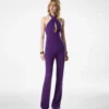 Seidenjumpsuit mit Neckholder und gedrehtem Vorderteil Seidenjumpsuit mit Neckholder und gedrehtem Vorderteil