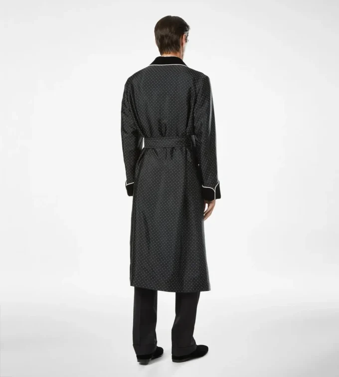 Seidenmantel mit Polka-Dot-Muster und Schalkragen Seidenmantel mit Polka-Dot-Muster und Schalkragen