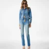 Sommerliche Jeansjacke im Stonewashed-Look Sommerliche Jeansjacke im Stonewashed-Look