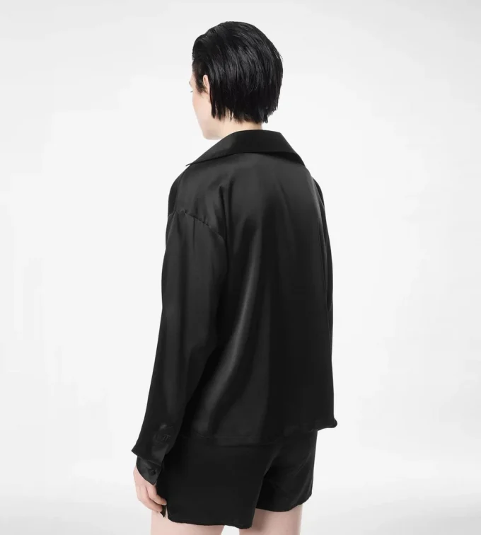 Stretch-Seidensatin-Polo mit tonalem TF-Sticklogo