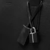 T-Line East-West Tote aus genarbtem Leder T-Line East-West Tote aus genarbtem Leder