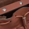 T-Line-Rucksack mit Klappe aus genarbtem Leder T-Line-Rucksack mit Klappe aus genarbtem Leder