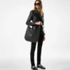 Tara Large Crossbody aus genarbtem Leder Tara Large Crossbody aus genarbtem Leder