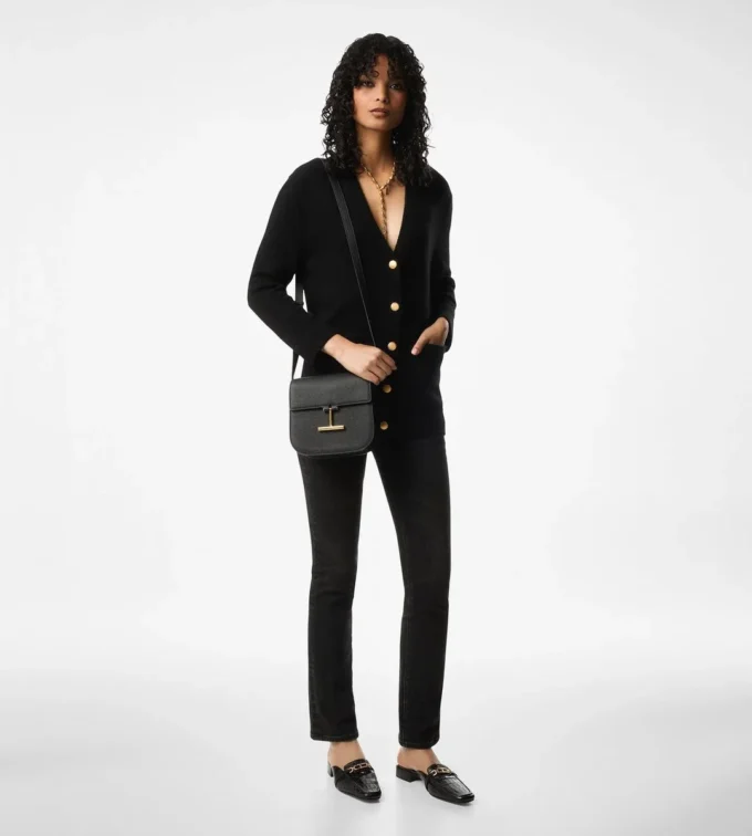 Tara Mini Crossbody aus genarbtem Leder Tara Mini Crossbody aus genarbtem Leder