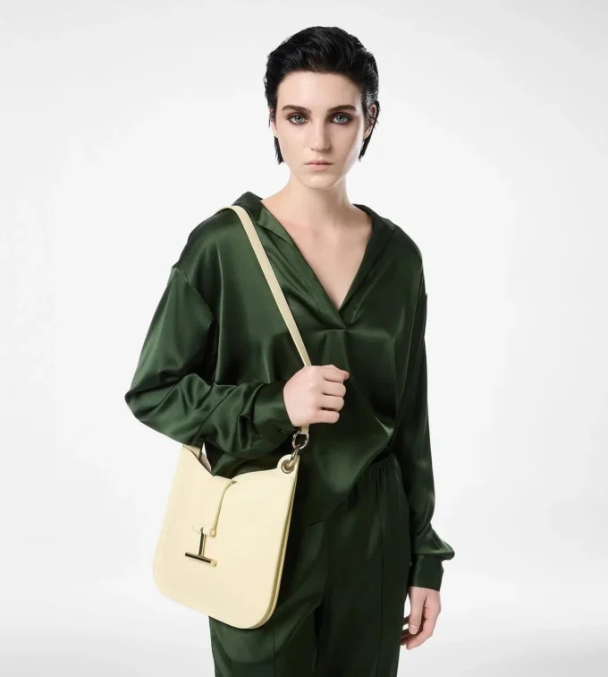 Tara Small Crossbody aus genarbtem Leder