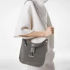 Tara Small Crossbody aus Wildleder Tara Small Crossbody aus Wildleder