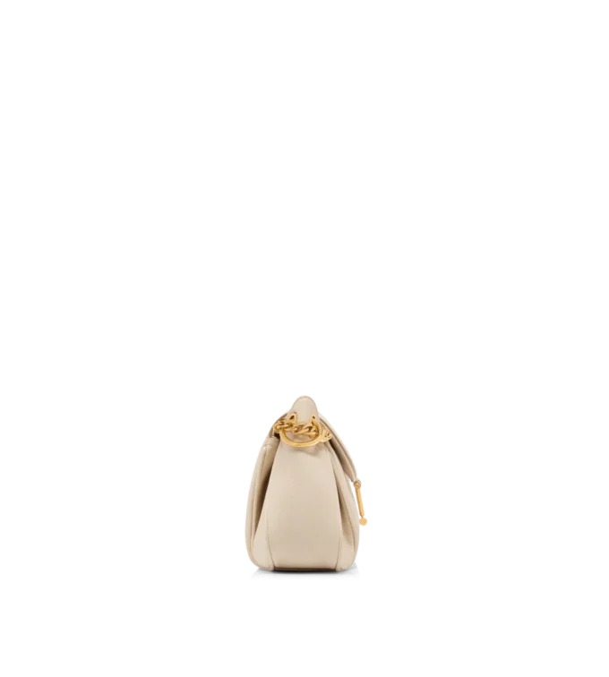 Tara-Umhängetasche aus naturbelassenem Leder mit Kette Tara-Umhängetasche aus naturbelassenem Leder mit Kette