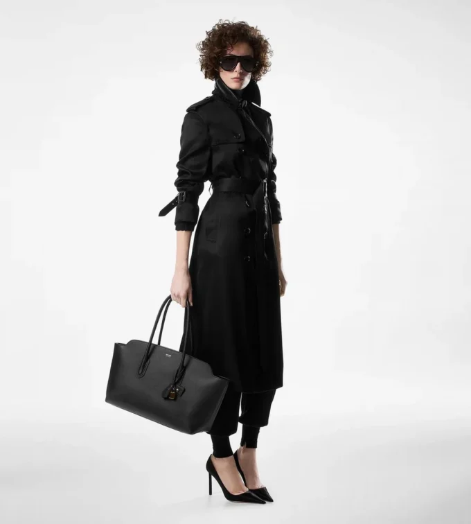 Trenchcoat mit Lederunterkragen Trenchcoat mit Lederunterkragen