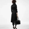 Trenchcoat mit Lederunterkragen Trenchcoat mit Lederunterkragen