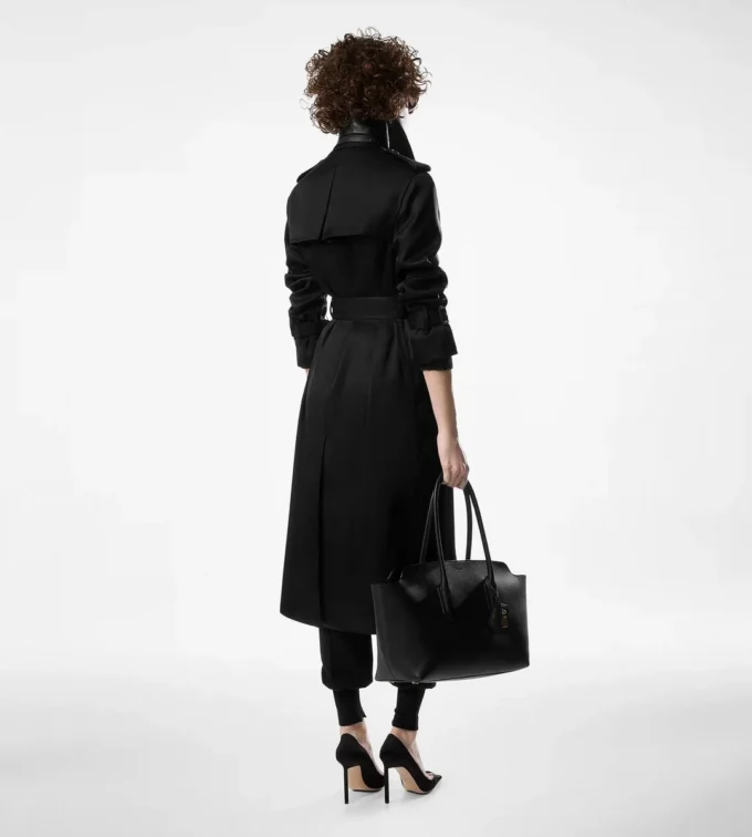 Trenchcoat mit Lederunterkragen Trenchcoat mit Lederunterkragen
