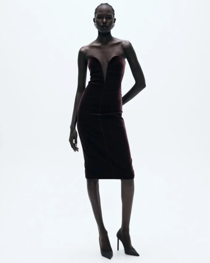 Trägerloses Cocktailkleid aus Samt Trägerloses Cocktailkleid aus Samt