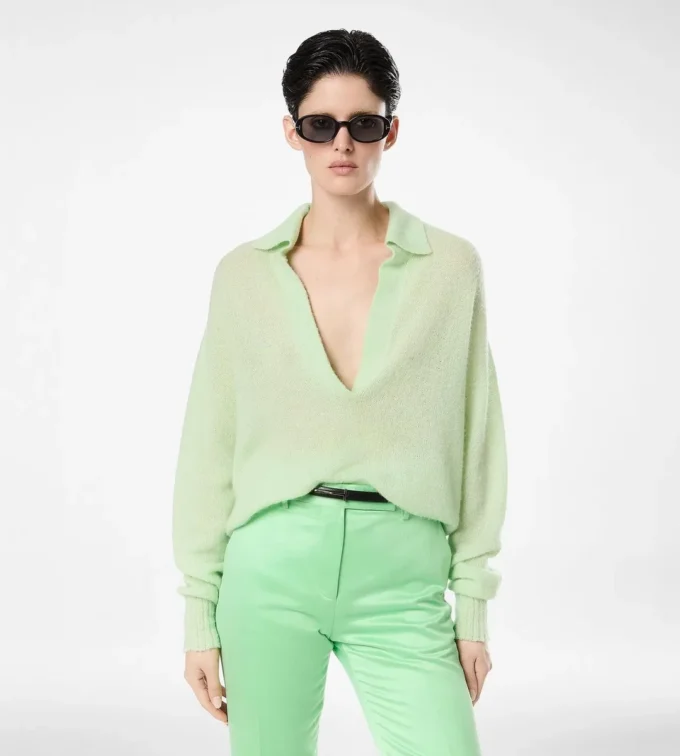 Ultraweiches Oversize-Strickoberteil aus Kaschmir und Seide mit offenem Polokragen Ultraweiches Oversize-Strickoberteil aus Kaschmir und Seide mit offenem Polokragen